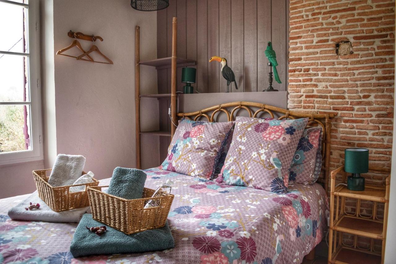 Les Volets Violets Bed and Breakfast Salles  Exteriör bild