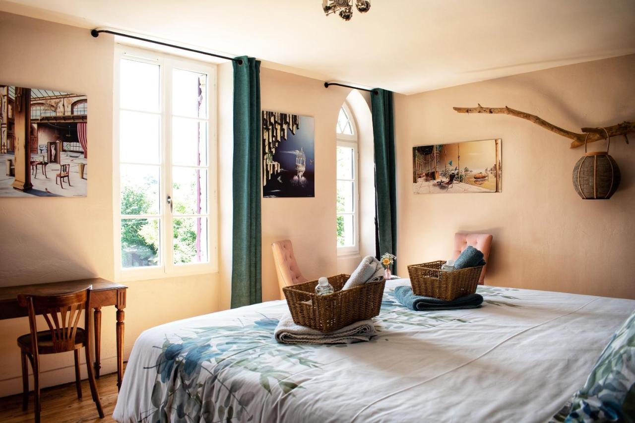 Les Volets Violets Bed and Breakfast Salles  Exteriör bild